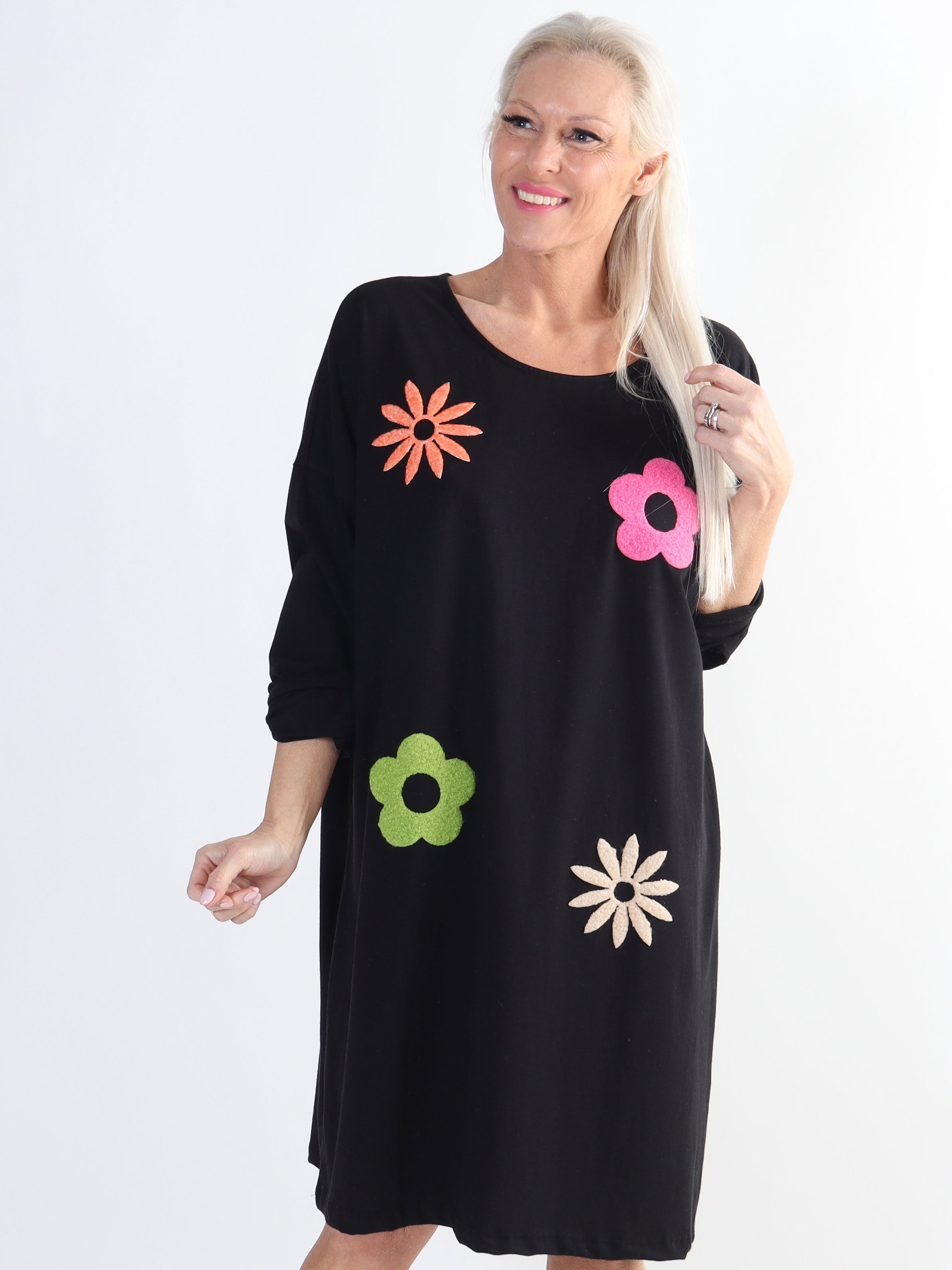 Susanna - Bomullsklänning i stora storlekar med färgade blommotiv